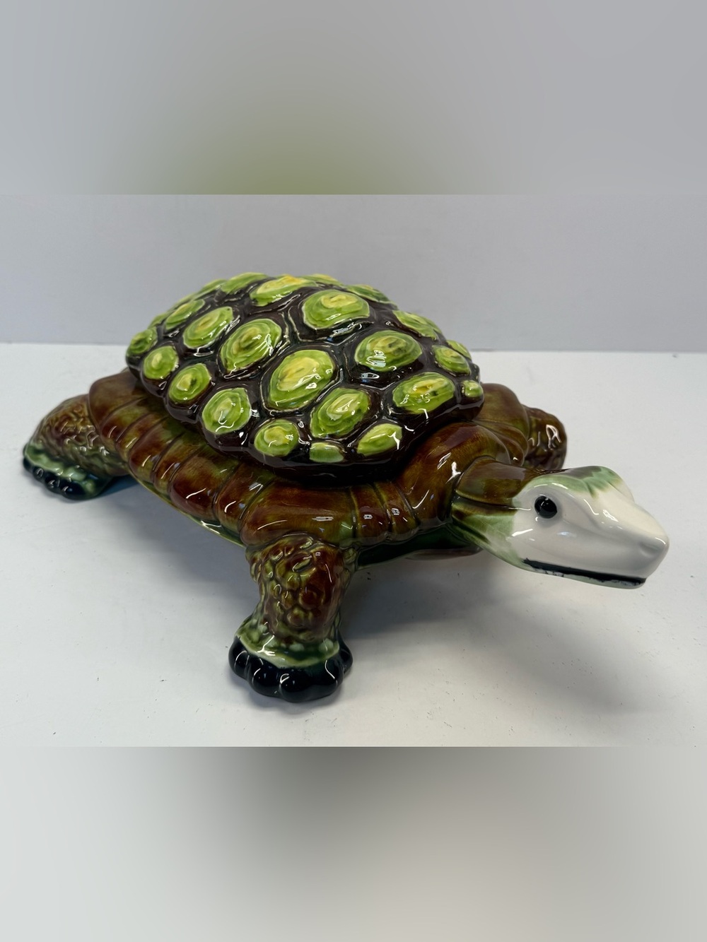 Vintage Arnel’s Ceramic Green Turtle  Figurine with removable top